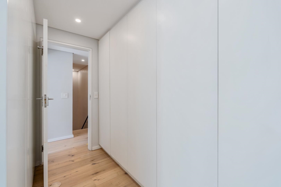 2 Bedroom Property for Sale in Sea Point Western Cape